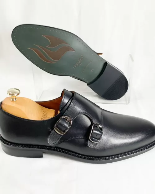 Chaussures à doubles boucles noires